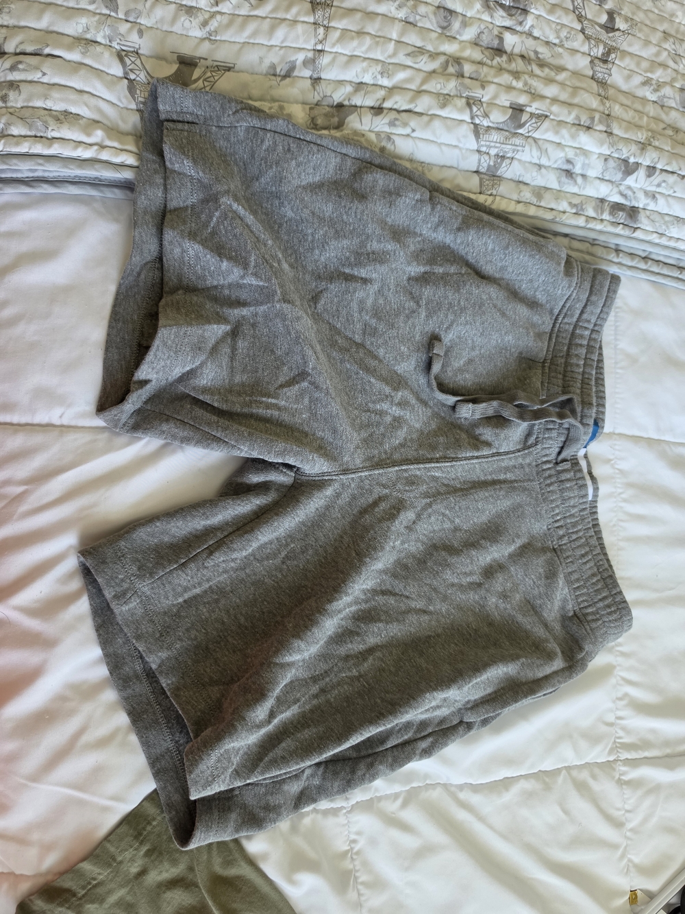 Old Navy Grey Athletic Shorts Men Sz Medium